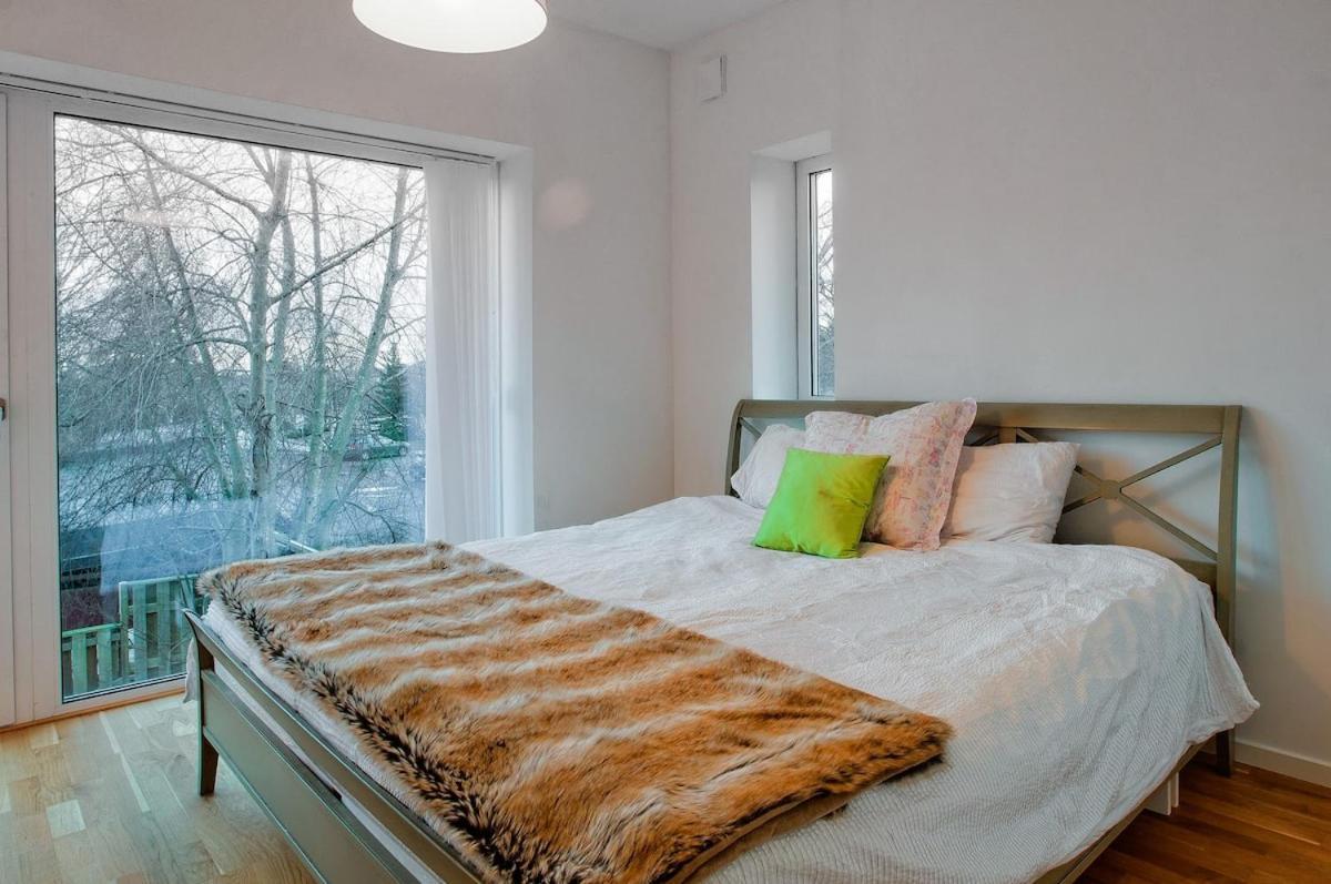 Villa Townhouse On Arlanda Stockholm Metro Line - Easy Checkin Sollentuna Esterno foto