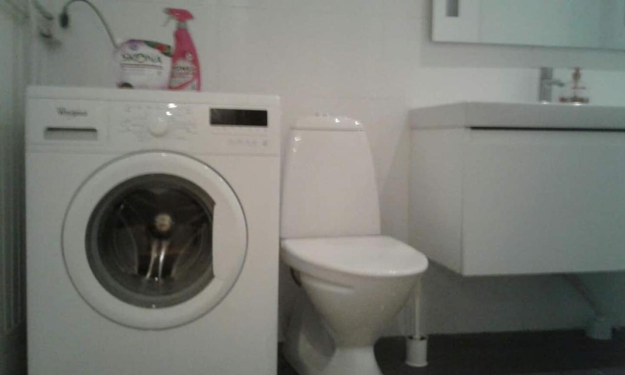 Villa Townhouse On Arlanda Stockholm Metro Line - Easy Checkin Sollentuna Esterno foto