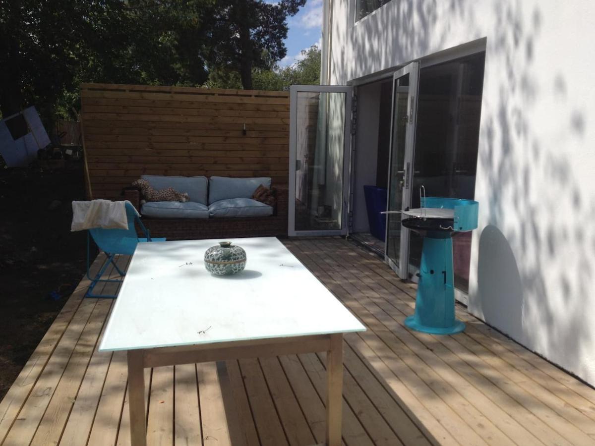 Villa Townhouse On Arlanda Stockholm Metro Line - Easy Checkin Sollentuna Esterno foto