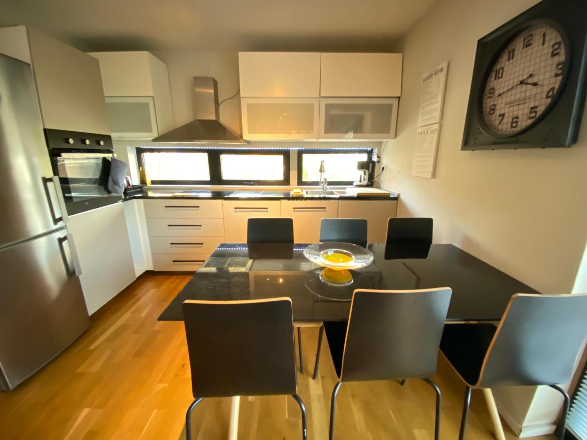 Villa Townhouse On Arlanda Stockholm Metro Line - Easy Checkin Sollentuna Esterno foto