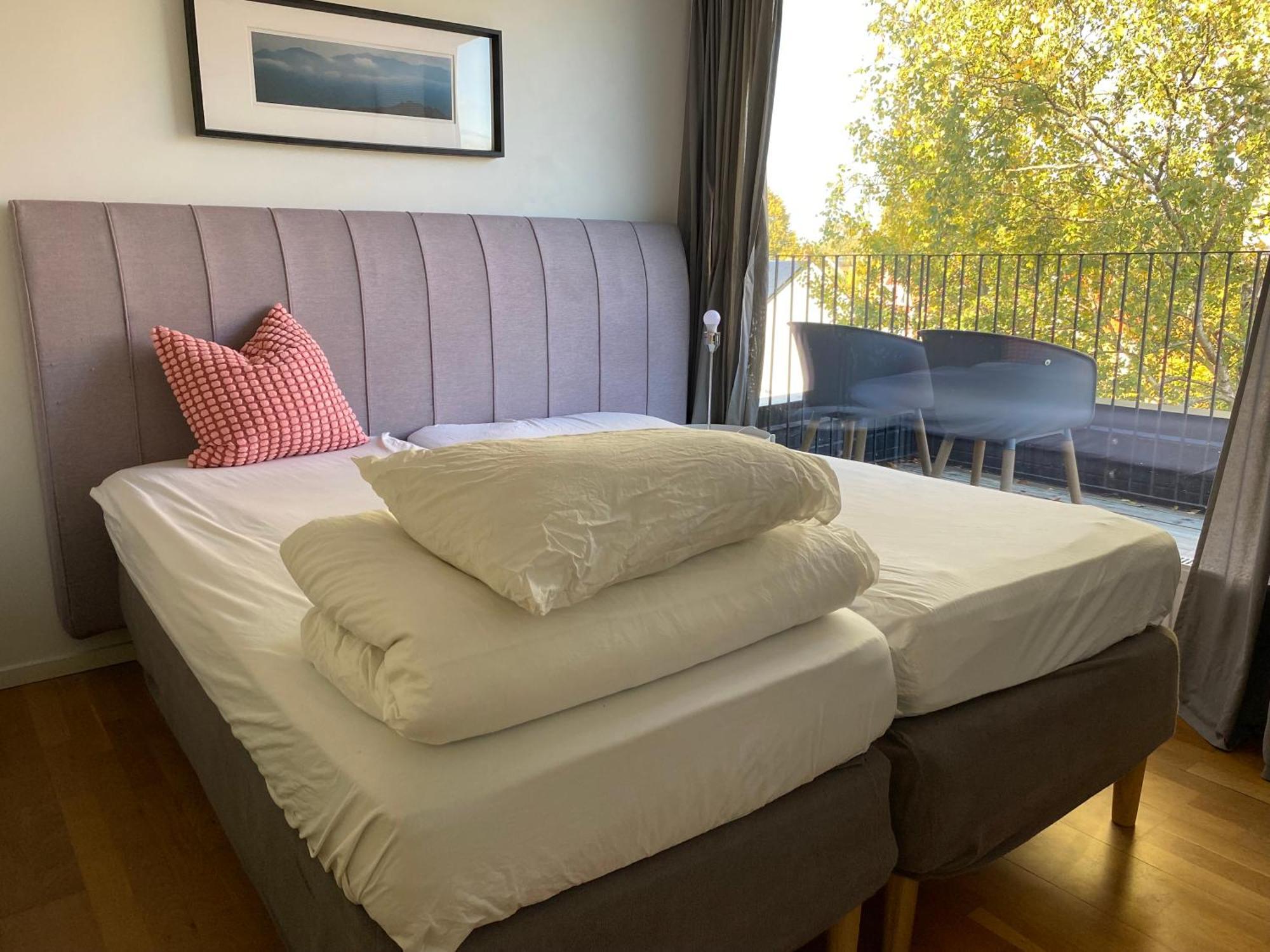 Villa Townhouse On Arlanda Stockholm Metro Line - Easy Checkin Sollentuna Esterno foto
